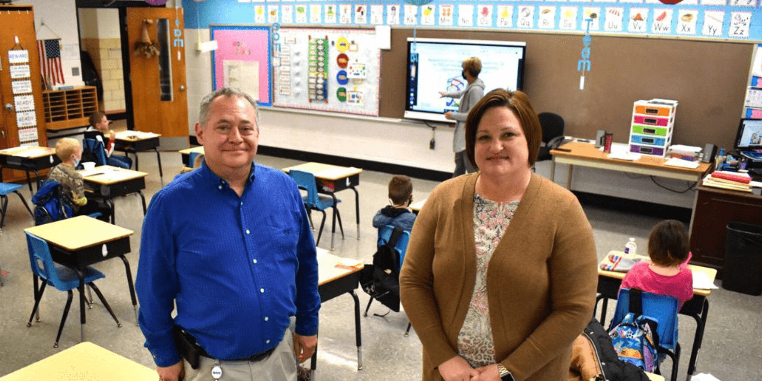 Coeburn Primary School Instructional Technology Coach Kevin Marcus and Principal Carmon Arquette in a 2nd grade classroom.