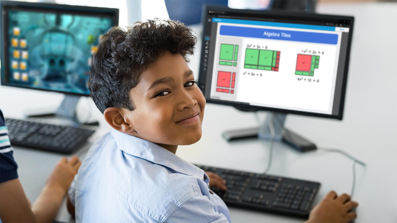 Student smiling in front of a computer using Lumio