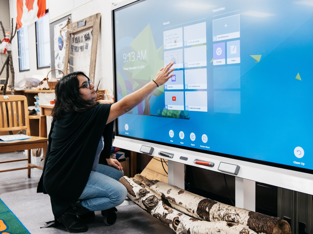 SMART Board interactive display 6000S and connected devices