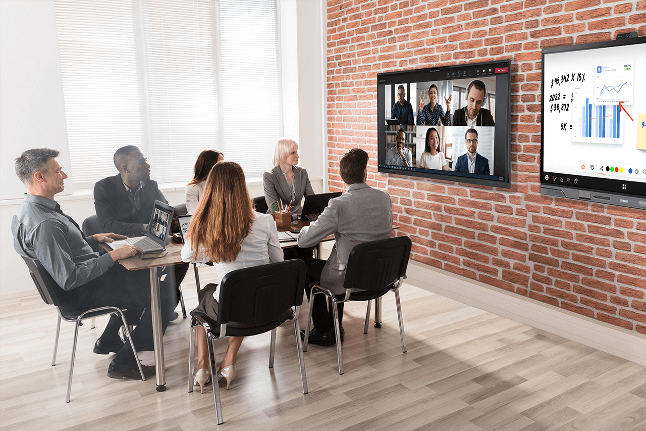 Meeting room with an NX series SMART Board on the wall